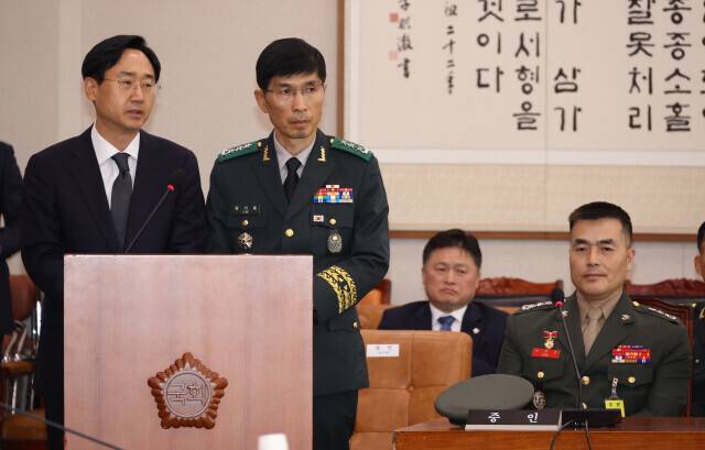 신범철 전 국방부 차관과 임기훈 전 국가안보실 국방비서관이 지난달 21일 국회 법제사법위원회가 연 ‘채 상병 특검법’ 입법 청문회에서 발언하고 있다. 강창광 선임기자 chang@hani.co.kr