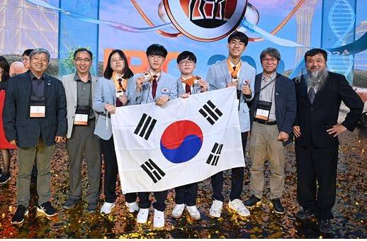 기념촬영하는 한국대표단 [과기정통부 제공. 재판매 및 DB 금지]
