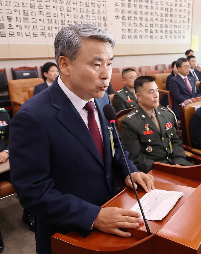 이종섭 전 국방부 장관이 6월 21일 오전 국회 법제사법위원회에서 열린 ‘순직 해병 진상규명 방해 및 사건은폐 등의 진상규명을 위한 특별검사 임명법’(채상병특검법)에 대한 입법청문회에서 증언거부 이유를 밝히고 있다.(사진=연합뉴스)