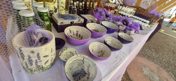 라벤더의 색과 향을 느낄 수 있는 다양한 제품들