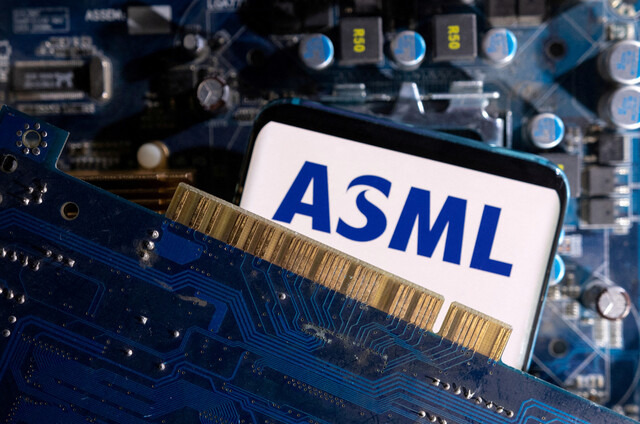 네덜란드 반도체 장비 회사 에이에스엠엘(ASML)의 로고를 담은 이미지 사진. 로이터 연합뉴스