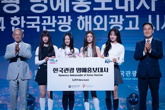 From left: Minister of Culture, Sports and Tourism Yu In-chon, K-pop girl group NewJeans and acting President of the Korea Tourism Organization Seo Young-choong pose at the appointment ceremony of NewJeans as honorary ambassadors for Korean tourism on July 11. (KTO)