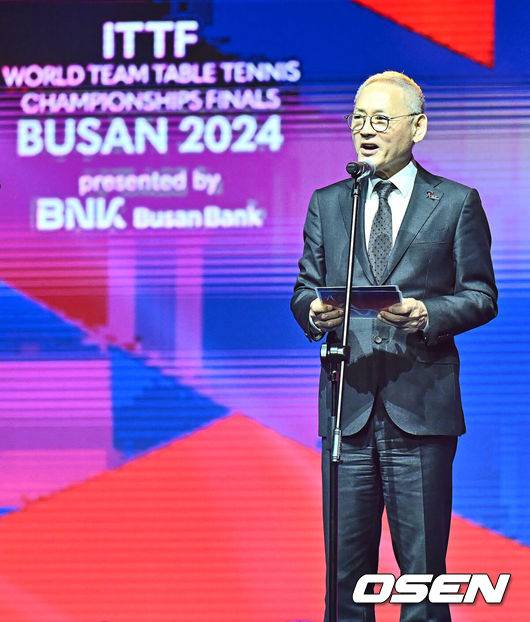 [OSEN=부산, 이석우 기자] 17일 부산 해운대구 벡스코에서 BNK부산은행 2024 부산세계탁구선수권대회 개막식이 열렸다. 유인촌 문화체육관광부 장관이 개회선언을 하고 있다. 2024.02.17 / foto0307@osen.co.kr