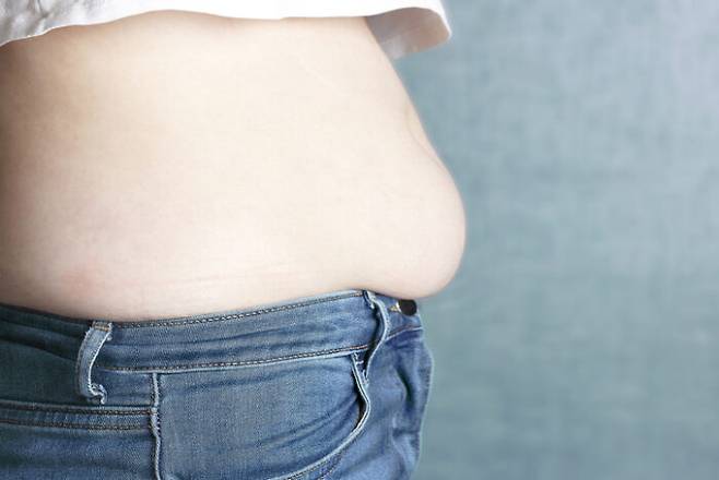 스트레스가 많거나, 호르몬에 변화가 생겨도 뱃살이 늘어날 수 있다. [사진=게티이미지뱅크]