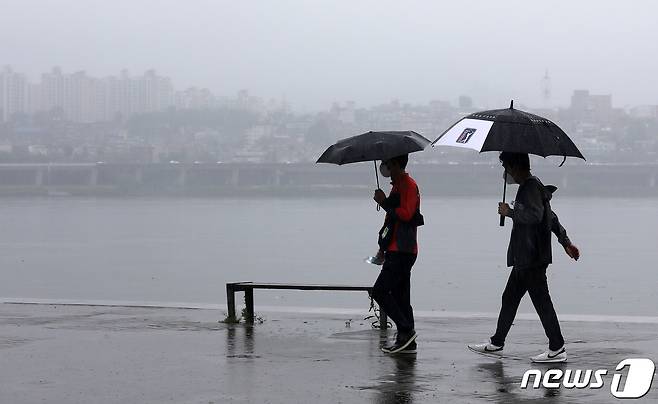 목요일인 18일 충북과 세종은 흐리고 오전부터 장맛비가 내리겠다(사진은 기사와 무관함)/뉴스1