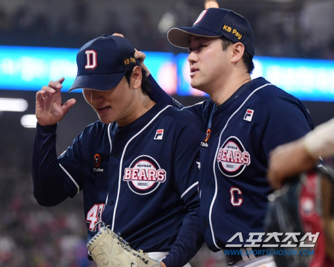 두산 베어스 곽빈(왼쪽)과 양석환. 정재근 기자 cjg@sportschosun.com