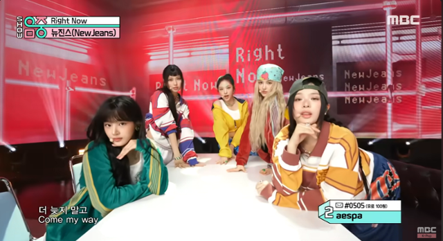 그룹 뉴진스가 데뷔 2년 만에 처음으로 지난 13일 MBC '쇼! 음악중심'에 출연해 노래하고 있다. MBC 캡처