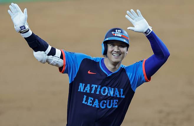 <yonhap photo-3267="">오타니가 17일 열린 2024 MLB 올스타전 3회 홈런을 날린 뒤 기뻐하고 있다. UPI=연합뉴스</yonhap>