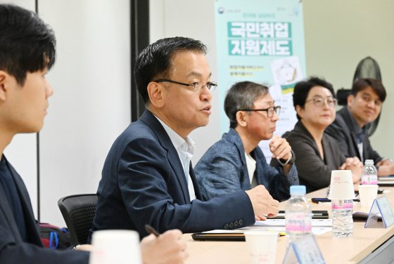 모두발언 하는 최상목 부총리   (서울=연합뉴스) 최상목 경제부총리 겸 기획재정부 장관이 18일 서울 중구 서민금융지원 대교육장에서 열린 '일자리·취약계층 민생간담회'에 참석해 모두발언을 하고 있다. 2024.7.18 [기획재정부 제공. 재판매 및 DB 금지]   photo@yna.co.kr (끝)  〈저작권자(c) 연합뉴스, 무단 전재-재배포, AI 학습 및 활용 금지〉