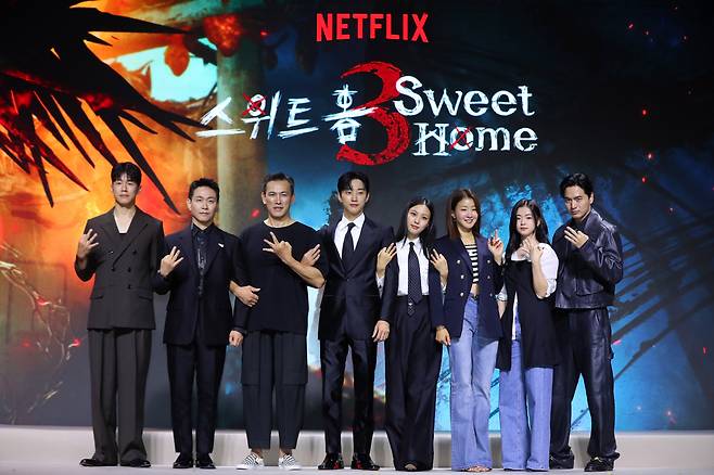 The main cast of "Sweet Home 3" poses for a photo during a press event held on Wednesday in, Jongno-gu, Seoul. From left: Gim Mu-yeol, Oh Jung-se, Yu Oh-seong, Jung Jin-young, Go Min-si, Lee Si-young, Kim Si-a and Lee Jin-uk (Newsis)