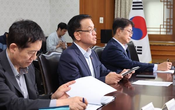 최상목 부총리 겸 기획재정부 장관이 18일 서울 종로구 정부서울청사에서 열린 부동산 관계장관회의에서 발언하고 있다. 연합뉴스