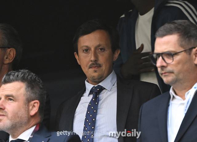 프랑스 매체 풋메르카토는 18일(한국시간) '그린우드가 마침내 마르세유에 도착했다. 가족과 함께 전용기를 타고 도착한 그린우스는 마르세유에 합류한다. 그린우드는 마르세유 팬들로부터 따뜻한 환영을 받았다. 그린우드를 기쁘게 한 환영이었다'고 전했다. 맨유에서 활약한 그린우드는 여자친구 폭행 및 성폭행 혐의로 조사를 받았지만 오랜 법정 다툼 끝에 무죄 판결을 받았다. 그린우드는 마르세유 이적이 임박했다. 마르세유는 17일 공격수 오바메양과의 결별을 발표한 가운데 공격진 개편을 예고하고 있다./게티이미지코리아