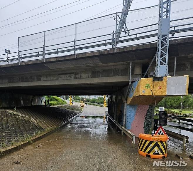 [오산=뉴시스] 차량통행이 재개된 오산철교 하단 도로 모습 (사진 = 오산시 제공) 2024.07.18. photo@newsis.com