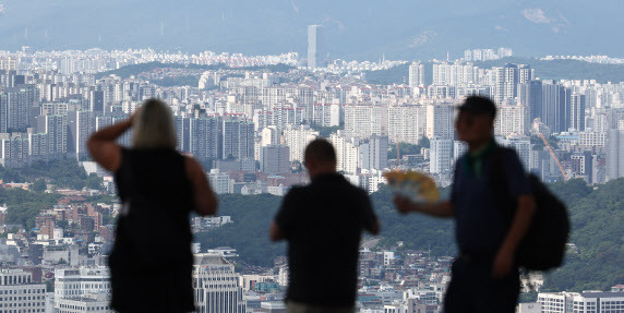 서울 남산에서 바라본 서울 아파트의 모습.(사진=연합뉴스)