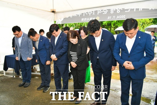 (사진 왼쪽부터) 남원시의회 강인식, 김정현, 김영태(의장), 오창숙, 손중열, 김길수 의원. /남원시의회