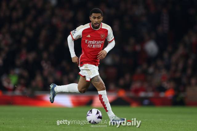 잉글랜드 프리미어 리그 아스널이 아카데미 출신인 윙어 리스 넬슨을 매각하기로 했다. 그의 이적료는 1500만~2000만 파운드 사이로 알려졌다. 현재 웨스트햄, 크리스털 팰리스 등이 관심을 갖고 있다고 한다./게티이미지코리아