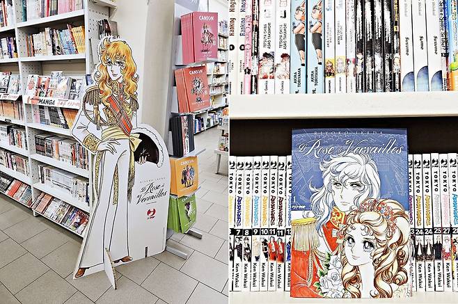이탈리아 밀라노의 유명 서점 리브라치오 일본 만화 코너에 '베르사이유의 장미'의 주인공 오스칼의 등신대 입간판이 전시돼 있다.(왼쪽 사진) 서가에 진열된 이탈리아어판  '베르사이유의 장미' 만화책. /밀라노=곽아람 기자