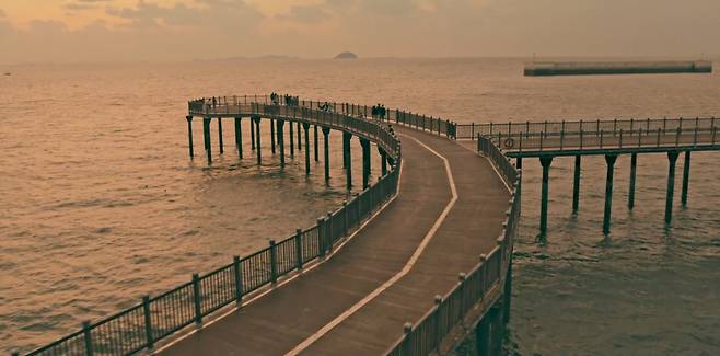 “Our Beloved Summer” features Gunpyeong Port as an iconic sunset spot. (SBS)