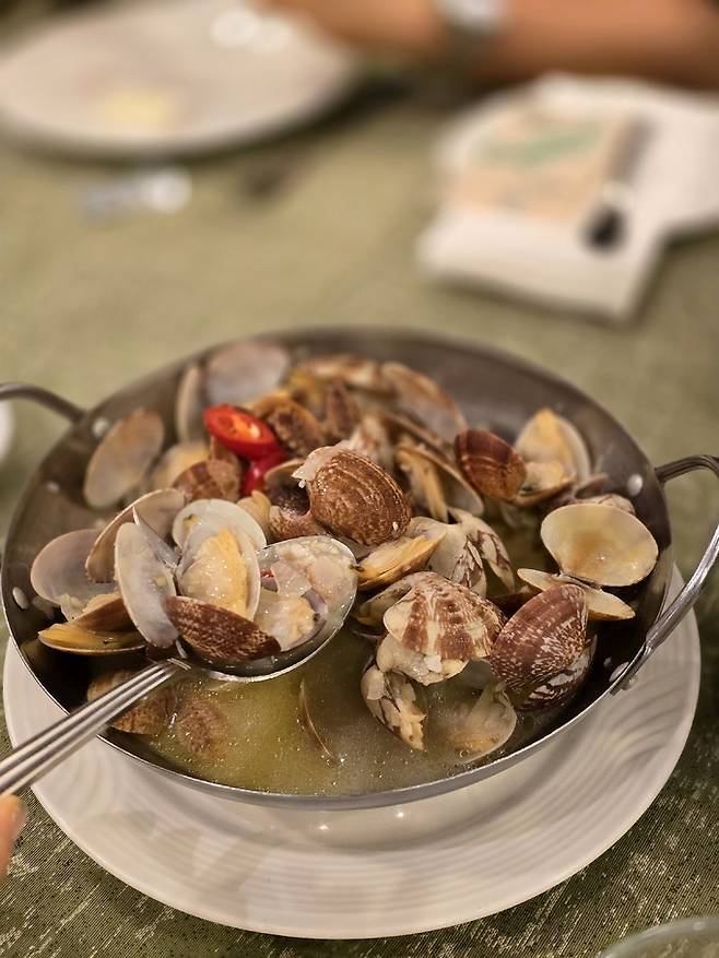 리토랄 바지락술찜.