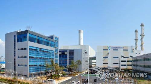 송도국제도시 내 인천종합에너지 열병합발전소 전경 [연합뉴스 자료사진]