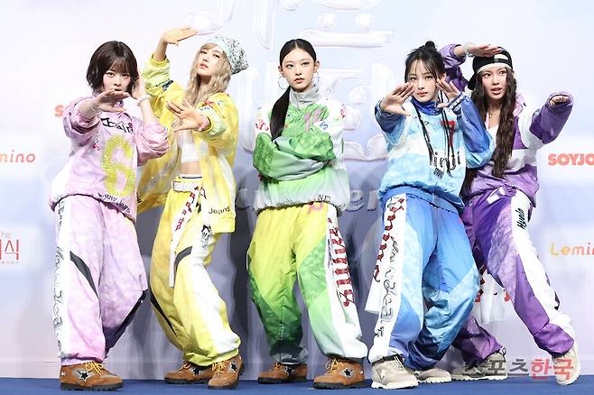 '2024 SBS 가요대전 Summer' 블루카펫 행사에 참석한 그룹 뉴진스(NewJeans). ⓒ이혜영 기자 lhy@hankooki.com