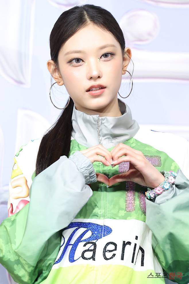 '2024 SBS 가요대전 Summer' 블루카펫 행사에 참석한 그룹 뉴진스(NewJeans) 해린. ⓒ이혜영 기자 lhy@hankooki.com