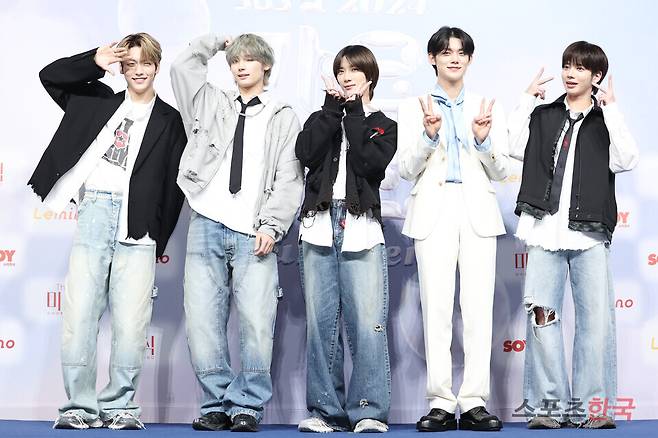 '2024 SBS 가요대전 Summer' 블루카펫 행사에 참석한 그룹 투모로우바이투게더(TOMORROW X TOGETHER) . ⓒ이혜영 기자 lhy@hankooki.com