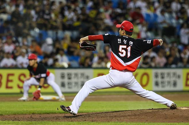 전상현이 21일 대전 한화전 9회말 등판해 힘껏 투구하고 있다. KIA 제공