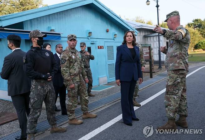 2022년 9월 29일 방한 중 판문점 방문한 해리스 미 부통령 [AFP 연합뉴스 자료사진. 재배포 및 DB 금지]