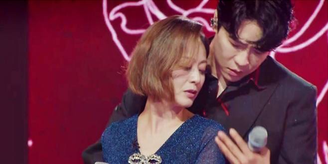 ‘한일톱텐쇼’ 에녹 리에 19금 커플 무대 (사진: MBN)