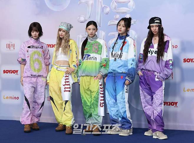 그룹 뉴진스가 21일 오후 인천 중구 인스파이어 아레나 에서 열린 '2024 SBS 가요대전 Summer' 블루카펫 행사에서 포즈를 취하고 있다. 인천=서병수 기자 qudtn@edaily.co.kr /2024.07.21/