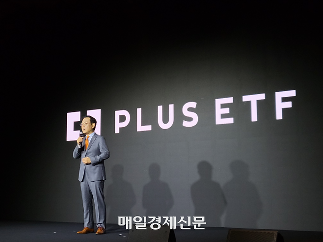 권희백 한화자산운용 대표이사가 23일 서울 더플라자호텔에서 열린 ‘PLUS ETF 브랜드 출범식’에서 인사말을 하고 있다. [백지연 기자]