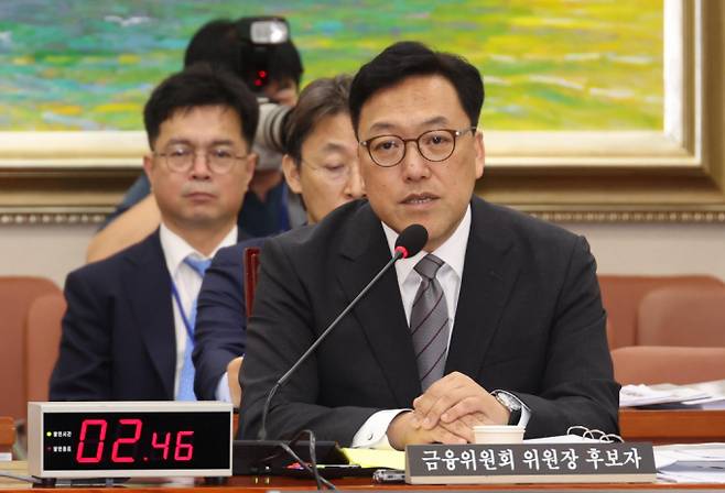 김병환 금융위원장 후보자가 현행 종합부동산세 완화와 총부채원리금상환비율(DSR) 규제 확대 입장을 내비친 가운데 전문가들 사이에선 시장 정상화 측면의 정책이란 평가가 나오고 있다. 사진은 김 후보자가 22일 오전 서울 여의도 국회 정무위원회에서 열린 인사청문회에서 의원들의 질의에 답변하는 모습. /사진=뉴시스