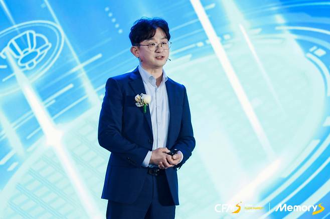 오화석 삼성전자 솔루션제품엔지니어링 부사장이 지난 3월 ‘차이나플래시마켓서밋(CFMS) 2024’에서 기조연설을 하는 모습. 오 부사장은 이번 ‘플래시메모리서밋(FMS) 2024’에도 기조연설자로 참석한다. [CFMS 홈페이지]
