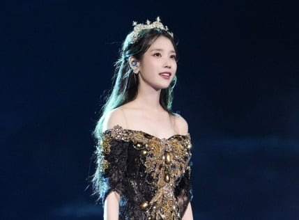 아이유 콘서트 '골든 아워 : 오렌지 태양 아래' 공연 모습 /사진=EDAM엔터테인먼트 제공