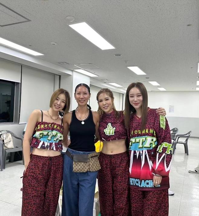 왼쪽부터 이민경 비키 채리나 김진 (사진=채리나 소셜미디어)