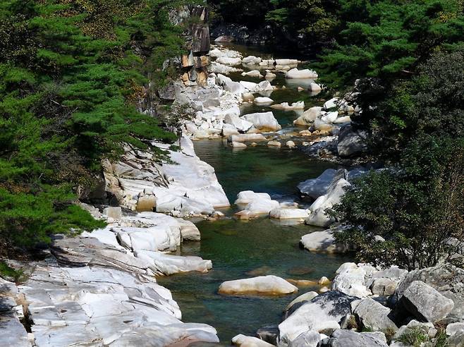 단양팔경에 속한 상선암, 중선암, 하선암이 있는 단양 선암계곡 사진제공|지엔씨이십일