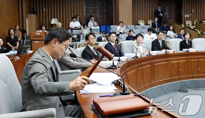 박범계 인사청문특별위원회 위원장이 16일 오전 서울 여의도 국회에서 열린 제1차 대법관(노경필, 박영재, 이숙연) 임명동의에 관한 인사청문특별위원회 전체회의를 주재하고 있다. 2024.7.16/뉴스1 ⓒ News1 이승배 기자