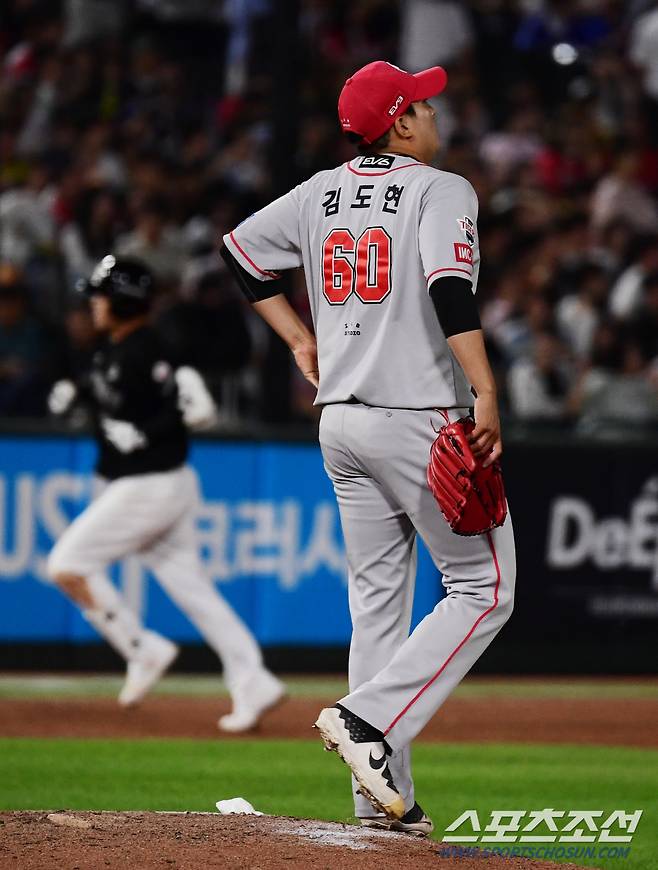 25일 부산 사직야구장에서 열린 롯데와 KIA의 경기. 6회 KIA 김도현 상대 3점 홈런을 날린 롯데 정훈. 부산=송정헌 기자songs@sportschosun.com/2024.06.25/