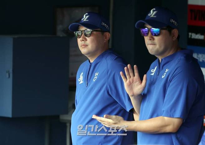 13일 오후 서울 잠실야구장에서 열린 프로야구 삼성과 두산 경기. 삼성 박진만 감독이 더그아웃에서 경기를 지켜보고있다. 잠실=정시종 기자 capa@edaily.co.kr /2024.07.13.