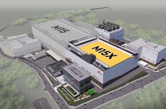 지난 5월 SK하이닉스는 이사회 결의를 거쳐 충북 청주시에 건설할 신규 팹 M15X를 D램 생산 기지로 결정하고 건설에 5조3000억원을 투자하기로 결정했다. 사진은 SK하이닉스 신규 팹 M15X 건설 조감도. 사진 SK하이닉스