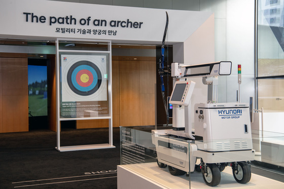 Self-adjust shooting robot developed by Hyundai Motor helps athletes in their archery training. [HYUNDAI MOTOR]