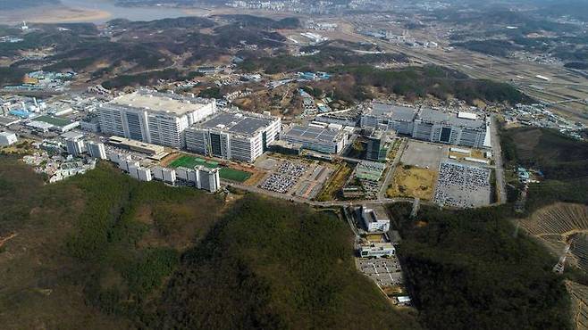 [서울=뉴시스]LG디스플레이 파주 공장 전경. (사진 = 업체 제공) 2023.3.21. photo@newsis.com *재판매 및 DB 금지