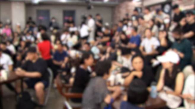 환불을 요구하며 위메프 본사에 몰려온 위메프 피해자들.