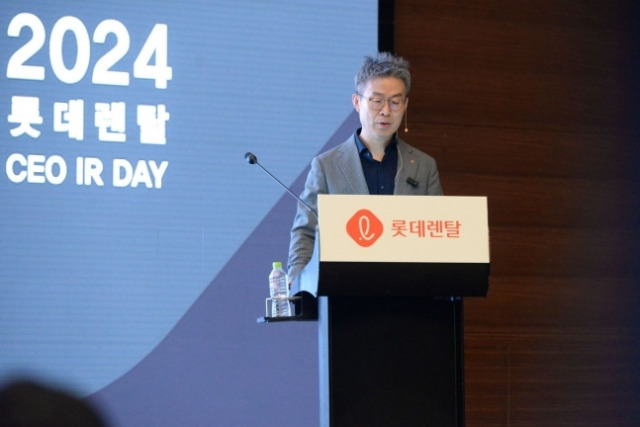 최진환 롯데렌탈 대표가 24일 여의도 콘래드 호텔에서 열린 ‘2024 롯데렌탈 CEO IR DAY’에서 신사업 진출계획을 밝히고 있다. 사진제공=롯데렌탈