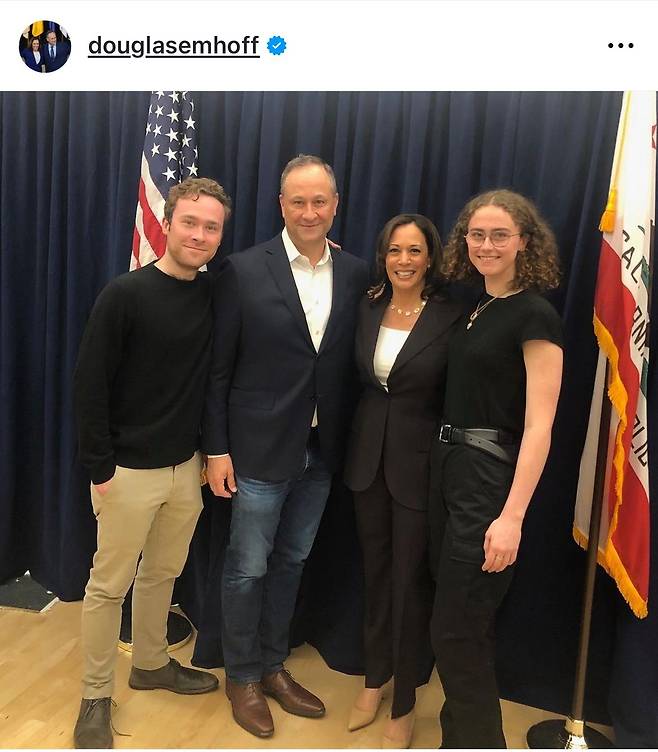 카멀라 해리스 미 부통령 가족사진. 남편 더그 엠호프와 아들 콜(29), 딸 엘라(25) [엠호프 인스타그램 캡처. 재배포 및 DB 금지]