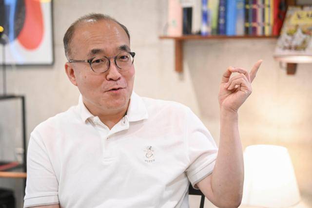 '내곁에서재'를 운영하는 이용우씨는 잡식성 독서가다. 장르를 넘나들며 완독한 약 2,000권 장서로 '내곁에서재'를 꾸몄다. 신용주 인턴기자