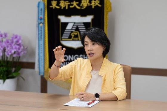 이주희 동신대학교 총장이 지난 17일 중앙일보와 인터뷰에서 “지·산·학 일체형 글로컬대학 UCC 설립을 통해 지방소멸에 맞서겠다”고 밝혔다. [사진 동신대]