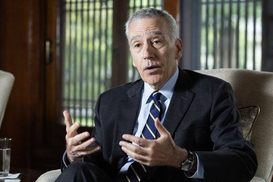 필립 골드버그 주한 미국 대사가 23일 오후 서울 중구 미국 대사관저 하비브하우스에서 중앙일보와 인터뷰를 하고 있다. 전민규 기자.