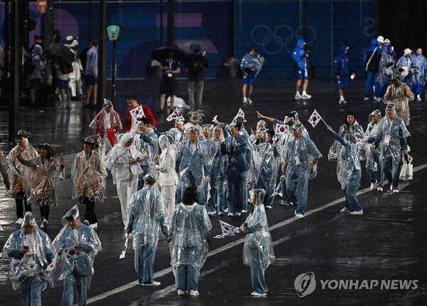 2024 파리 올림픽 개회식에 참석한 한국 선수단. ⓒ연합뉴스